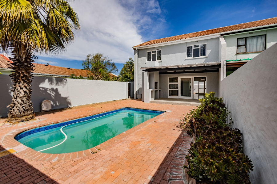 4 Bedroom Property for Sale in Bloubergrant Western Cape